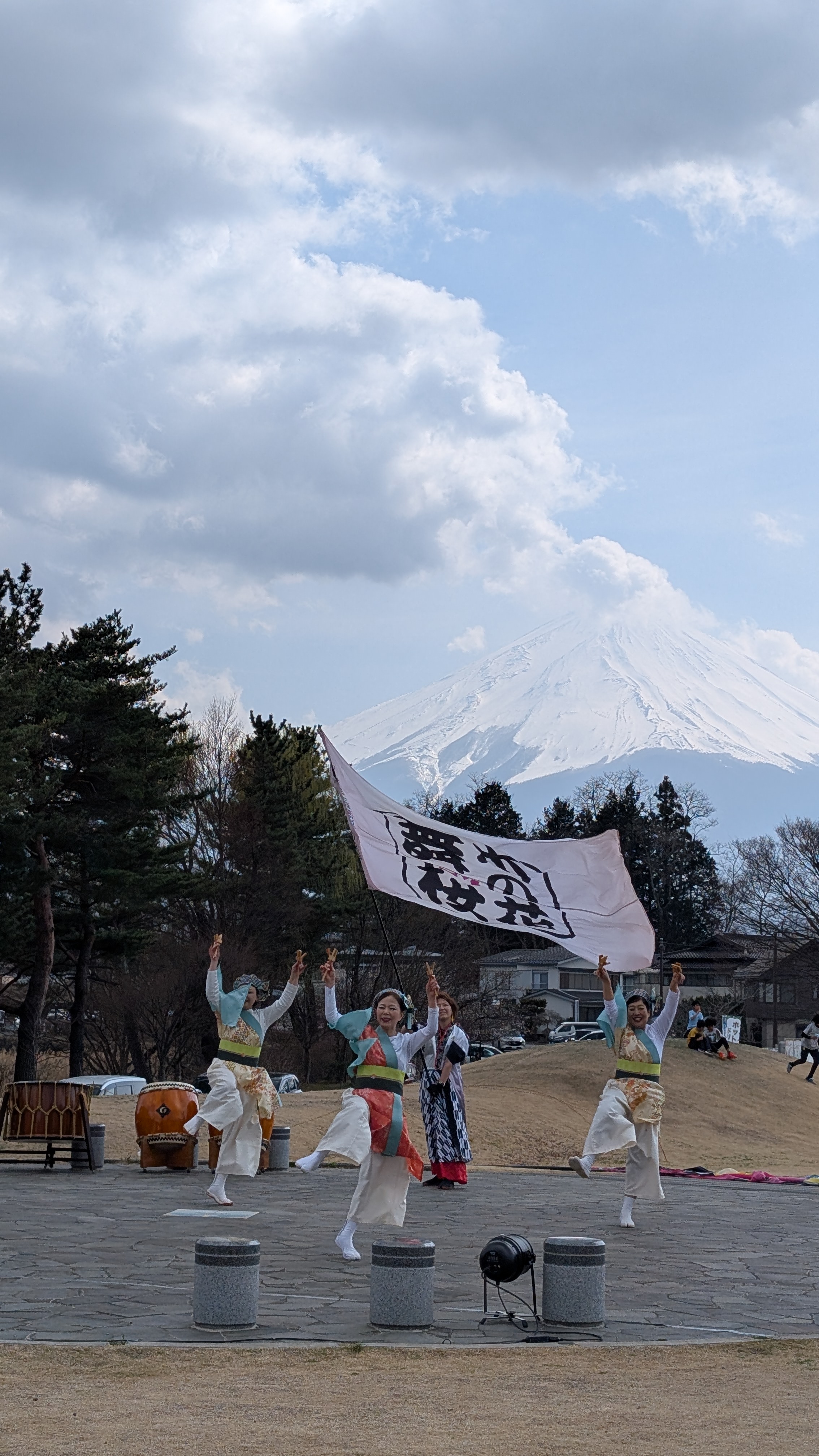 A surprise performance at Kawaguchiko — Mt. Fuji towering behind
